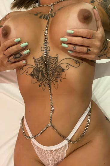 Acompanhantes Copa - Agatha Cordeiro